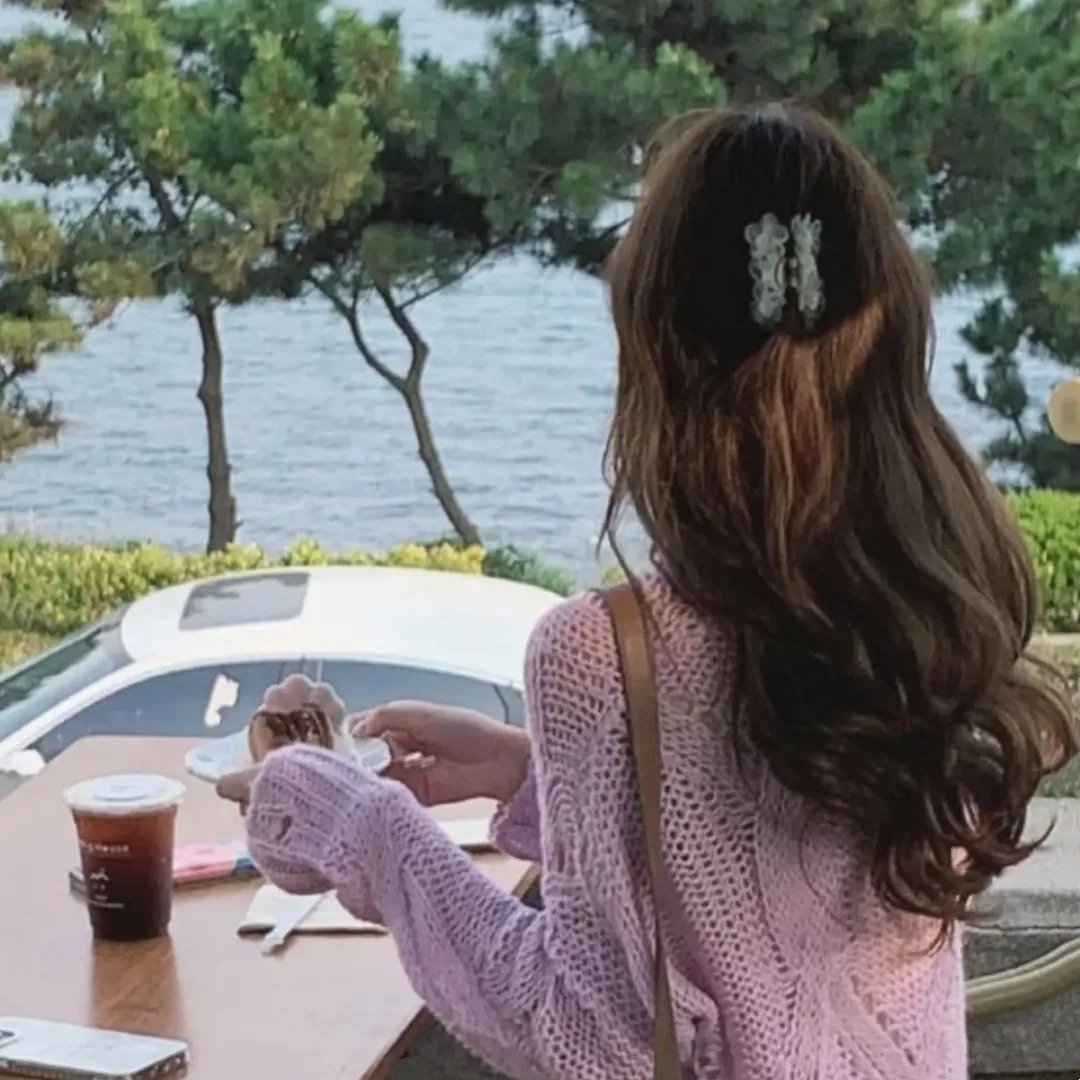 燕子与鹦鹉